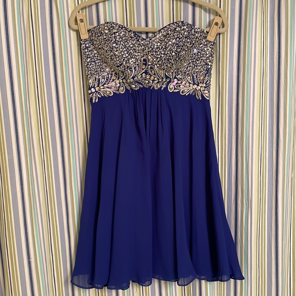 Perfect homecoming dress!!! Royal blue dress with gems on the chest (6)